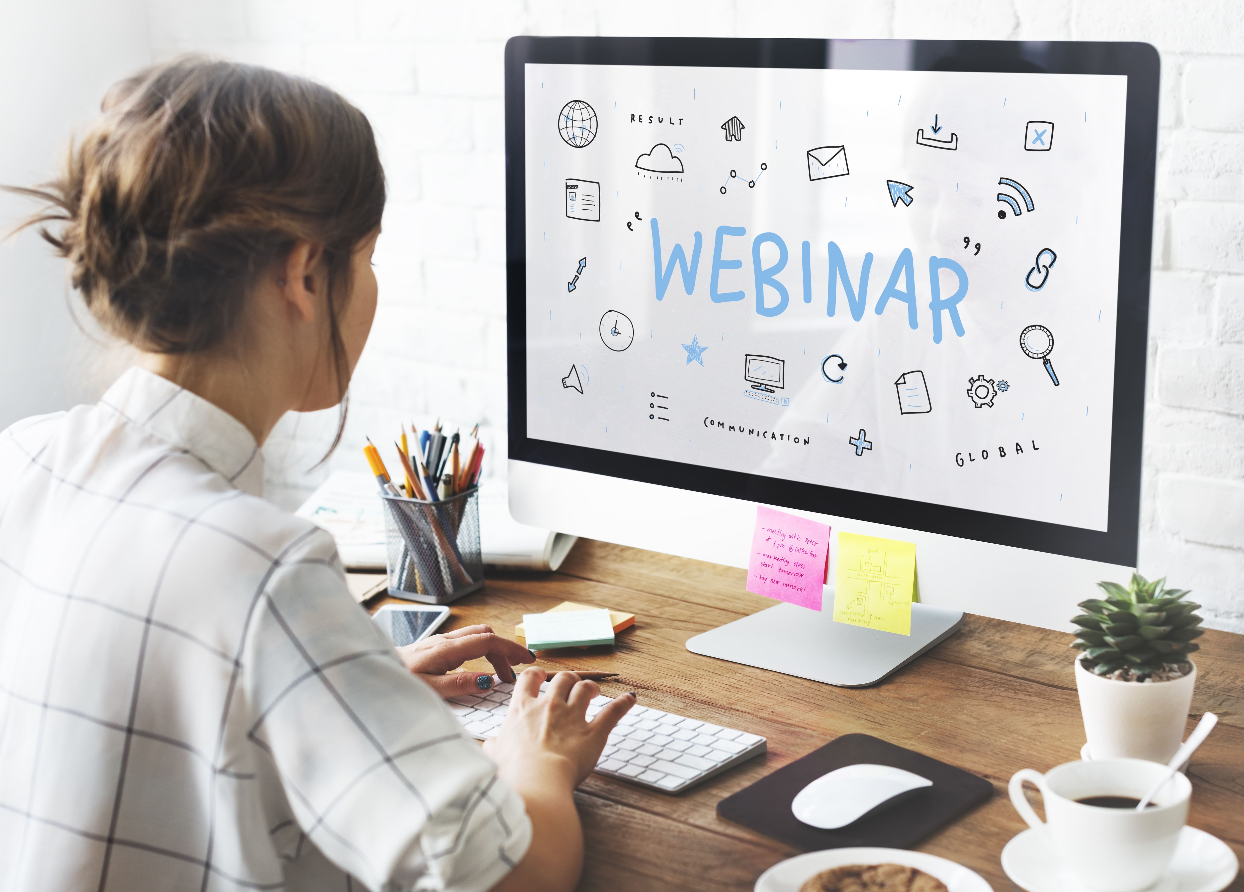 girl watching webinar on desktop